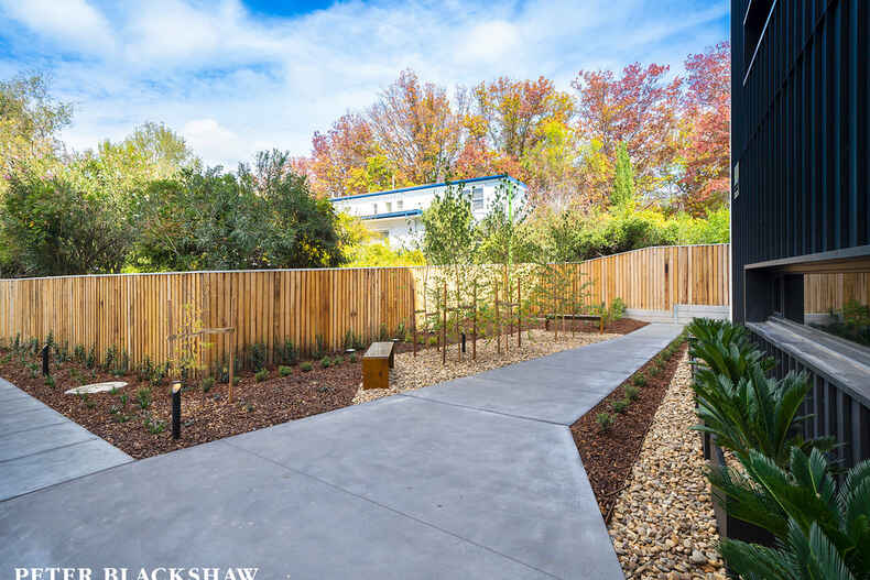 8/22 Canberra Avenue Forrest