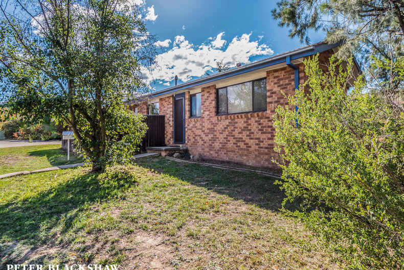 22 Dorrit Black Crescent Lyneham