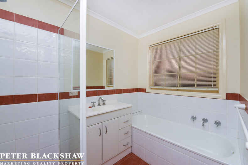 4/107 Lexcen Avenue Nicholls