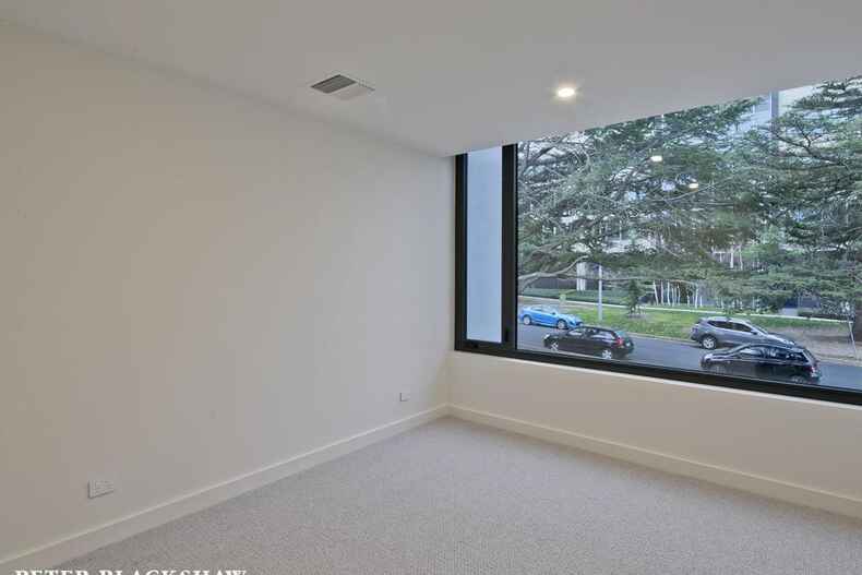 13/22 Canberra Avenue Forrest