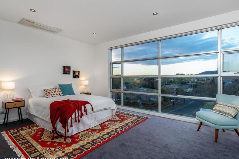 11/49 Hampton Circuit Yarralumla