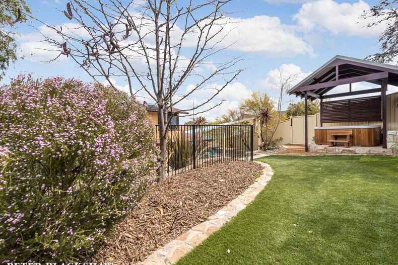 53 Buvelot Street Weston