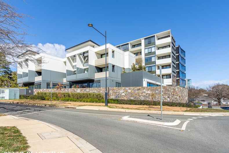 39/65 Constitution Avenue Campbell