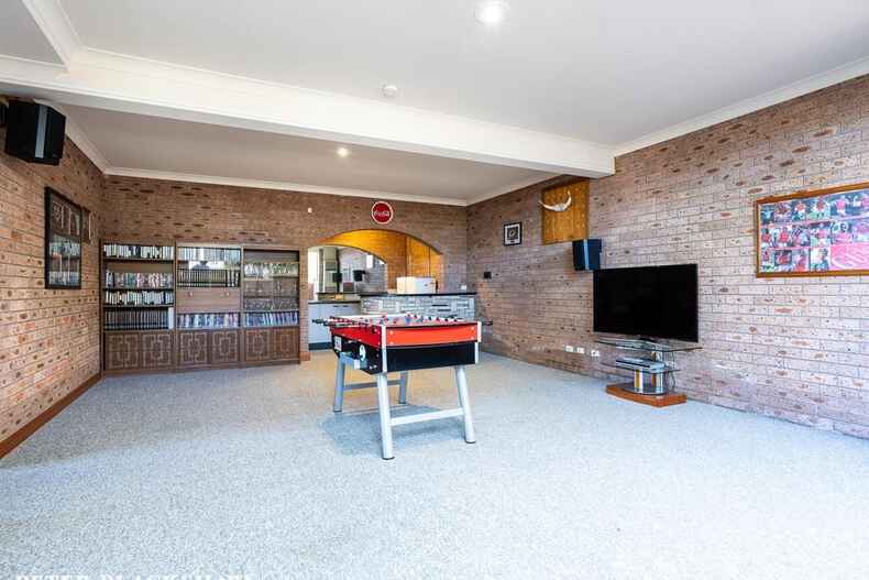 35 Whitty Crescent Isaacs
