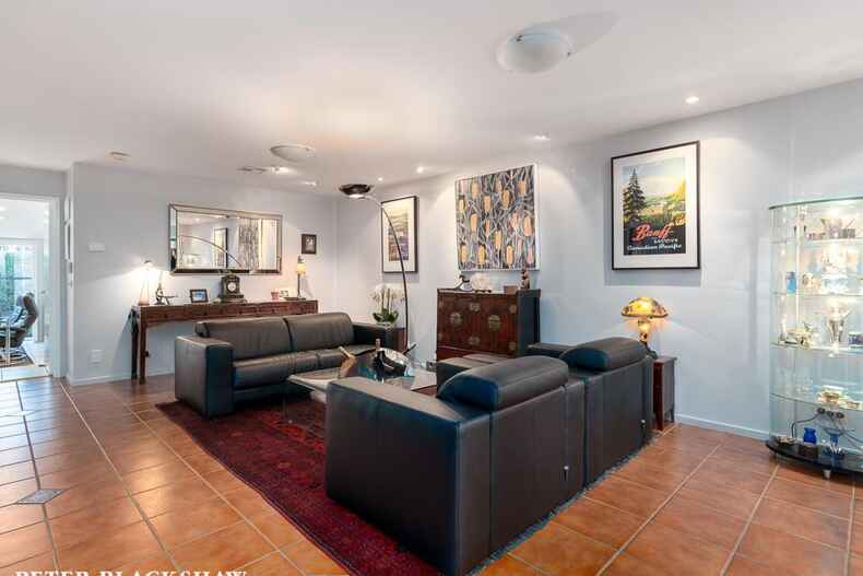 9/4 Hooker Street Yarralumla