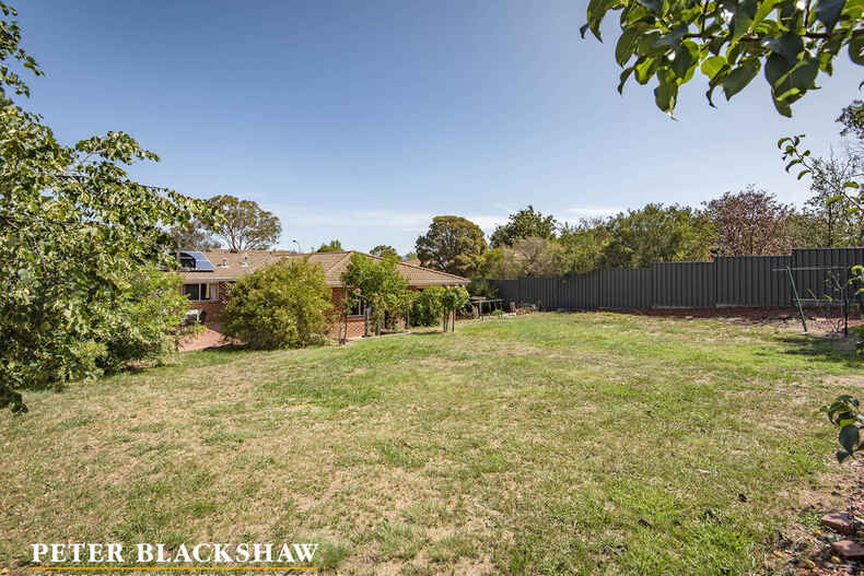 17 Desailly Crescent Kambah