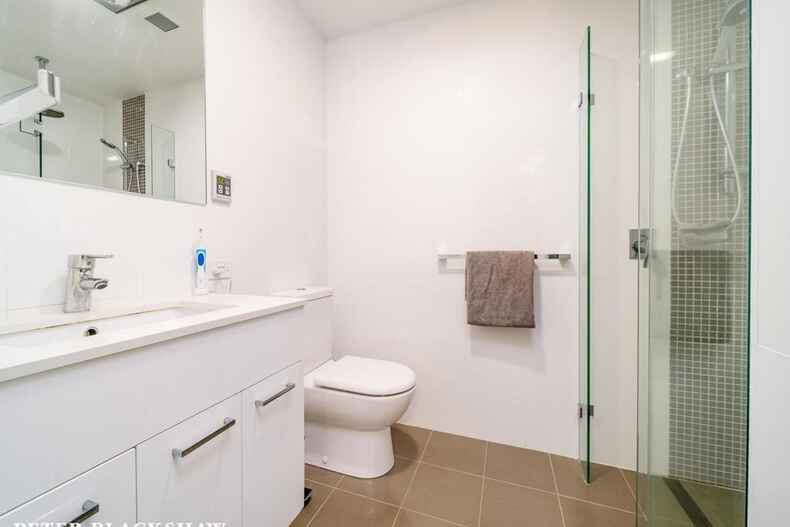 2/139-141 Blamey Crescent Campbell