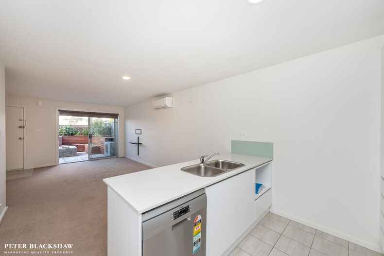 14/41 Pearlman Street Coombs