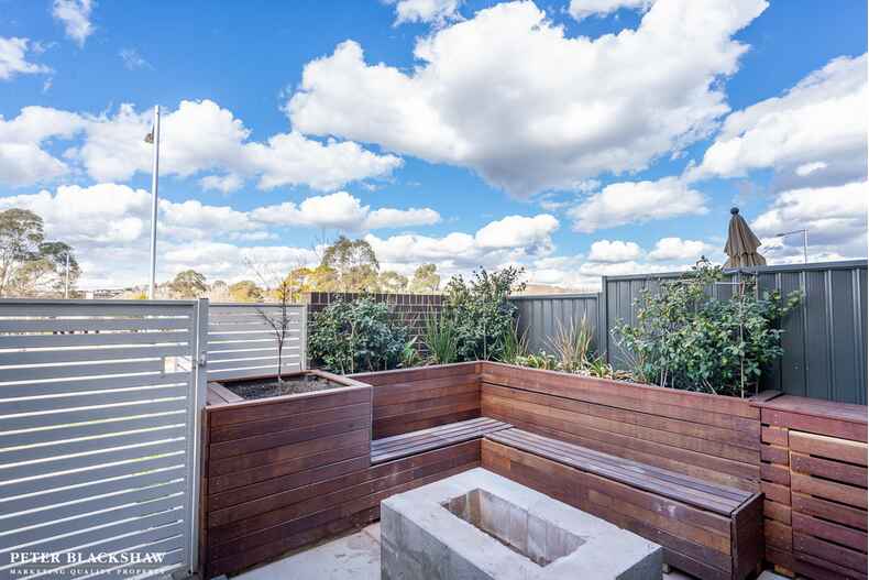 14/41 Pearlman Street Coombs