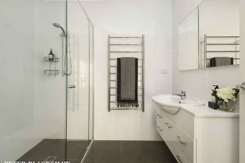 9 Taplin Place Isaacs