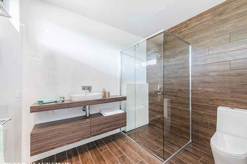 2/155 Strickland Avenue Deakin