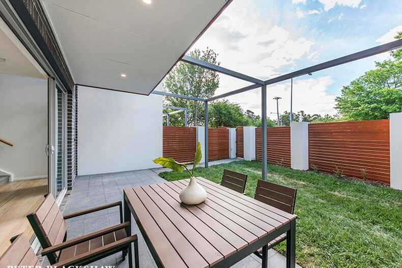 2/155 Strickland Avenue Deakin