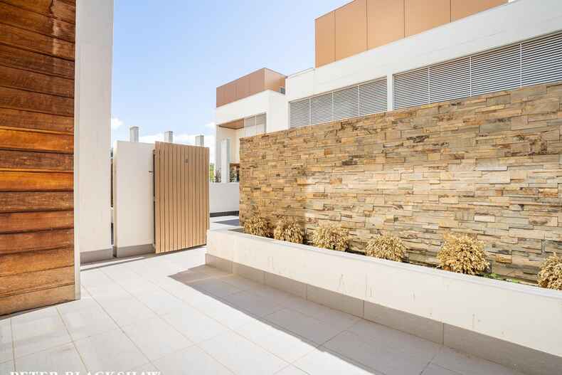 4/49 Hampton Circuit Yarralumla