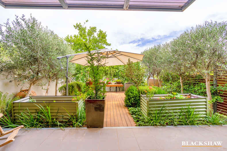 2/139-141 Blamey Crescent Campbell