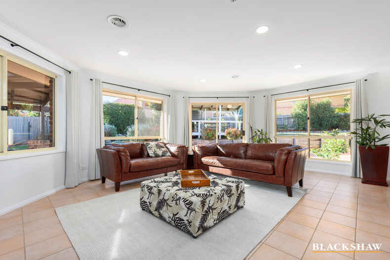 5 Dobell Circuit Conder