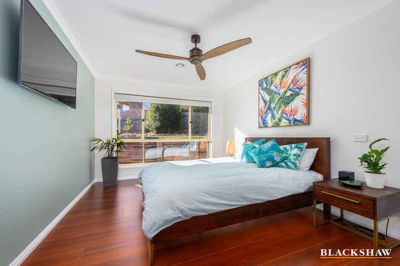 5 Dobell Circuit Conder