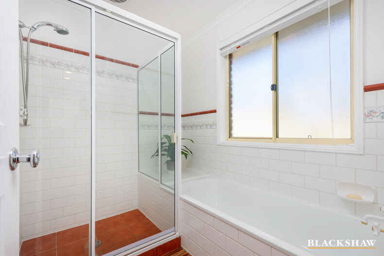 5 Dobell Circuit Conder