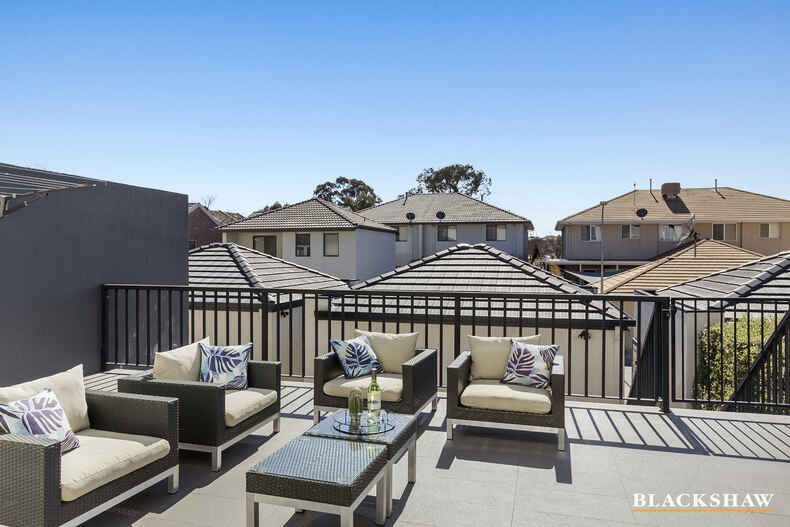 2/63A Anthony Rolfe Avenue Gungahlin
