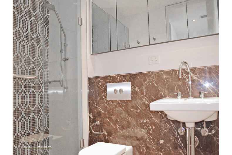 3/5 Burbury Close Barton