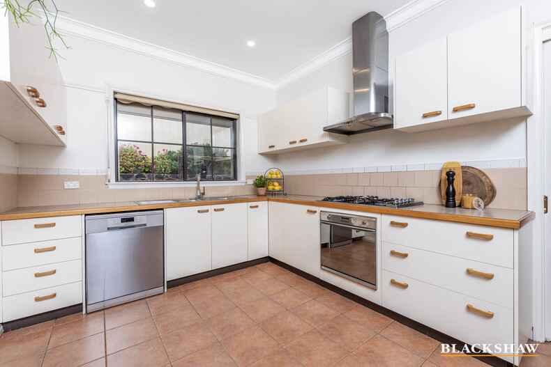 4 Myles Connell Crescent Gordon