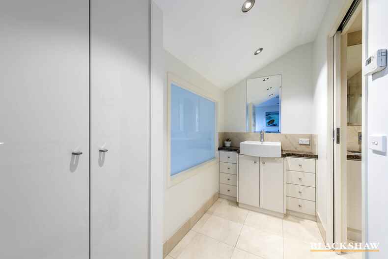35/94 Giles Street Kingston