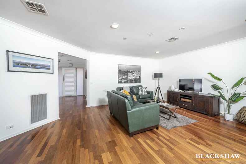 6 Goldsbrough Close Macarthur