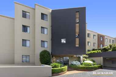 28/15 Tench Street Kingston