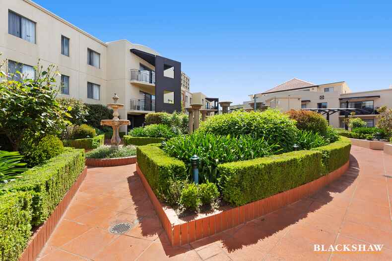 28/15 Tench Street Kingston