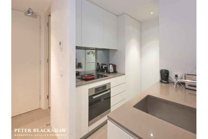 13/3 Burbury Close Barton