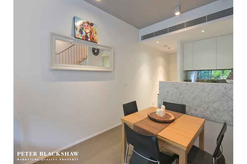 13/3 Burbury Close Barton