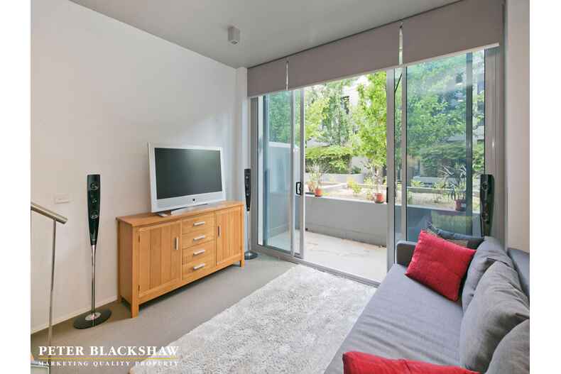 13/3 Burbury Close Barton