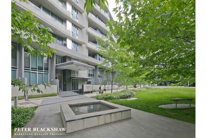 13/3 Burbury Close Barton