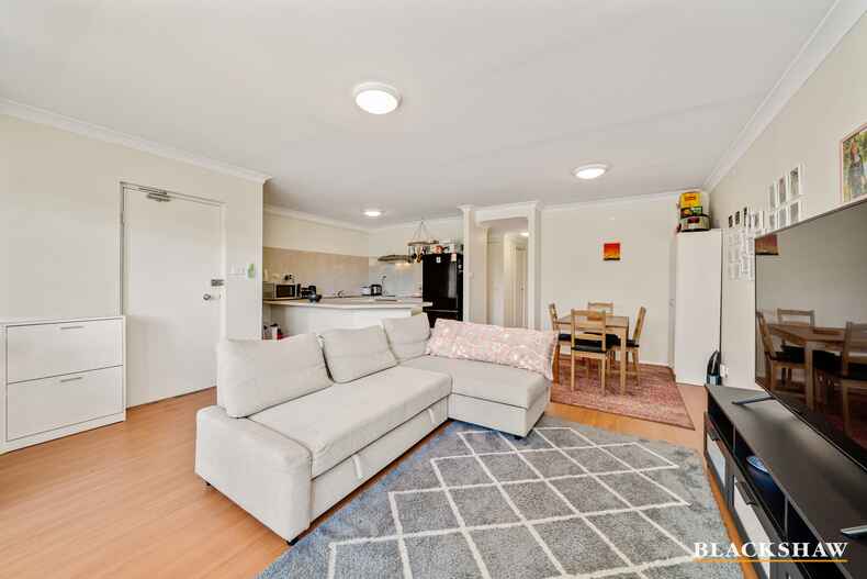 40/53 McMillan Crescent Griffith