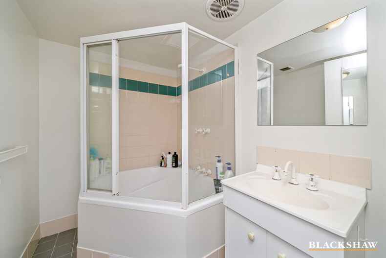 40/53 McMillan Crescent Griffith