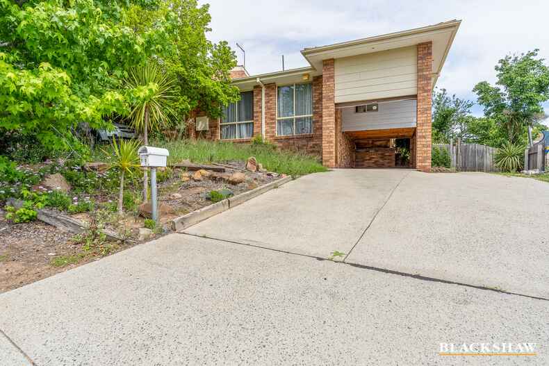 10 Hickenbotham Street Gordon