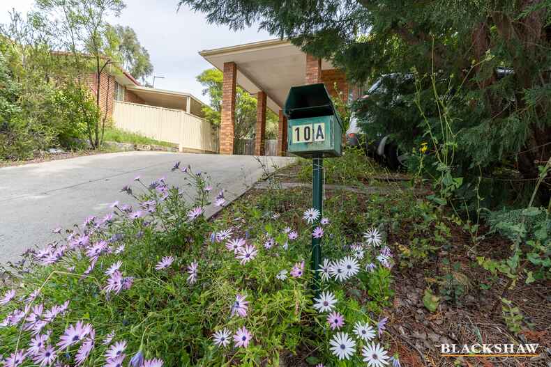 10 Hickenbotham Street Gordon