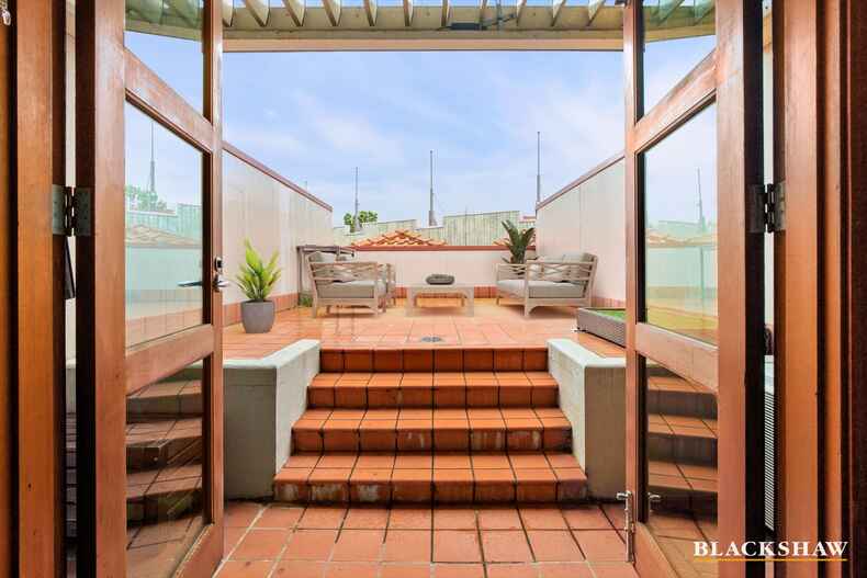 48/18 Captain Cook Crescent Griffith