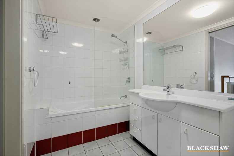 48/18 Captain Cook Crescent Griffith