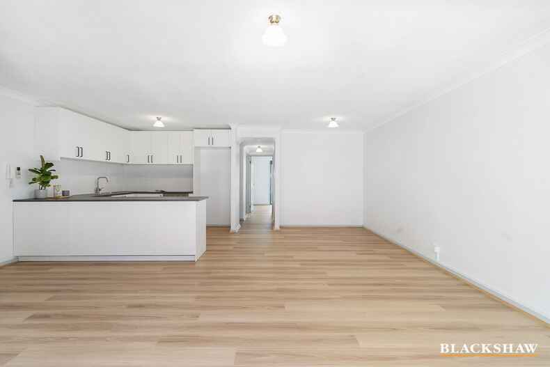 67/53 McMillan Crescent Griffith
