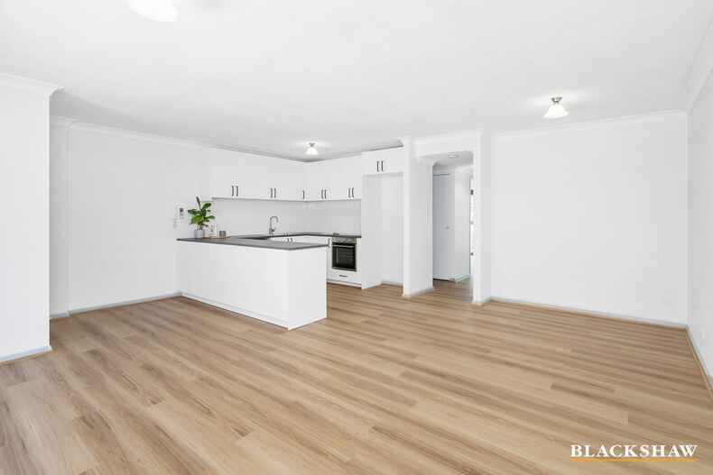 67/53 McMillan Crescent Griffith