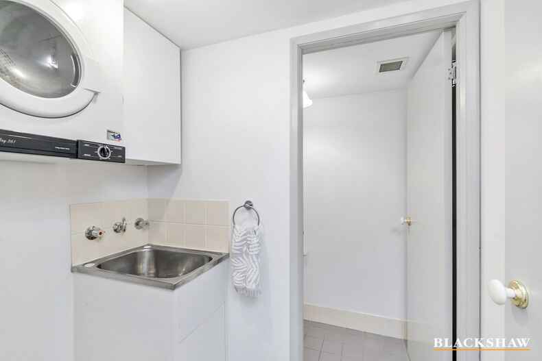 67/53 McMillan Crescent Griffith