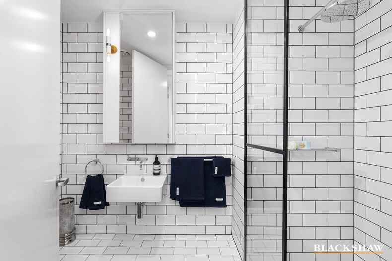 412/85 Eyre Street Kingston