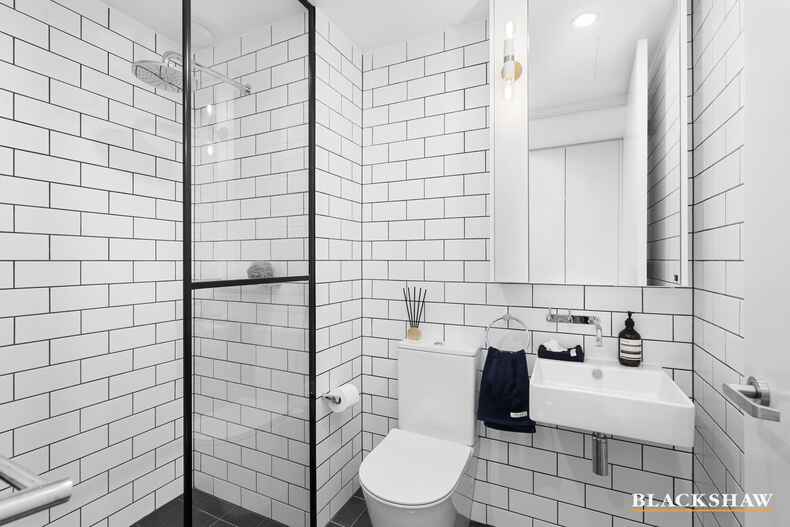 412/85 Eyre Street Kingston