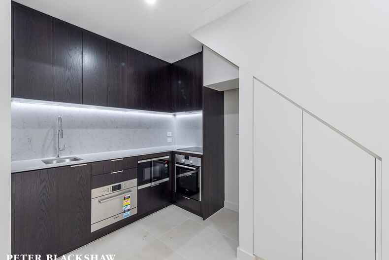 4/22 Canberra Avenue Forrest