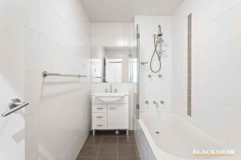 7/10 Burke Crescent Kingston