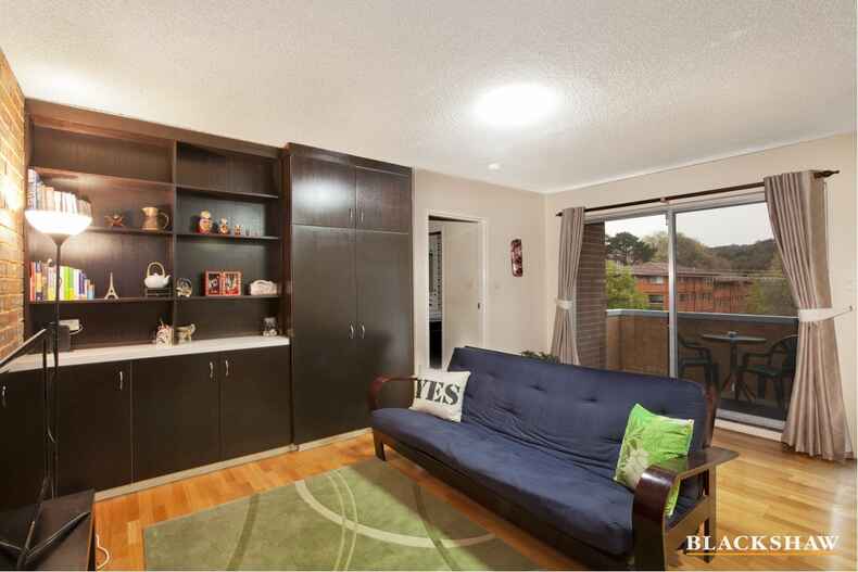 2/4 Mowatt Street Queanbeyan