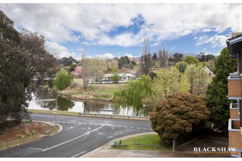 2/4 Mowatt Street Queanbeyan