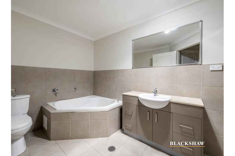 87a Anthony Rolfe Avenue Gungahlin