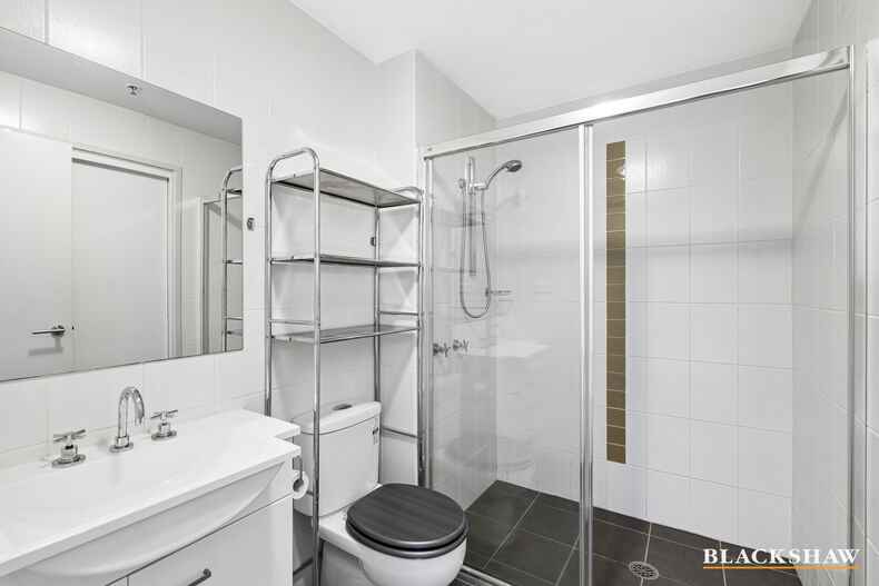 33/10 Burke Crescent Kingston