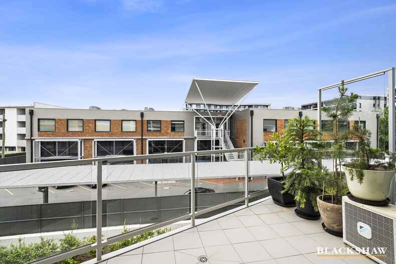 33/10 Burke Crescent Kingston